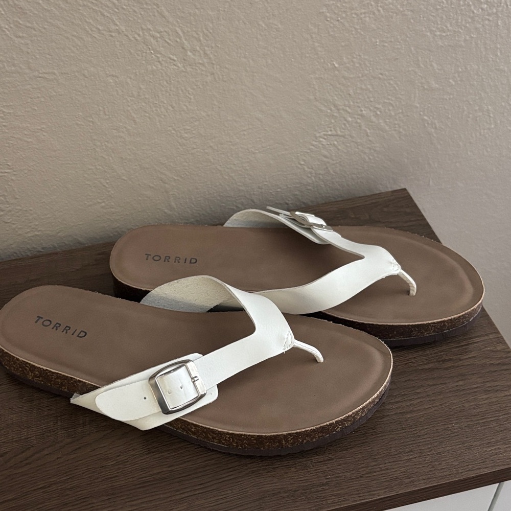Women’s Torrid Faux Leather Flip Flop Sandal 11WW EXTRA WIDE, Ivory White
